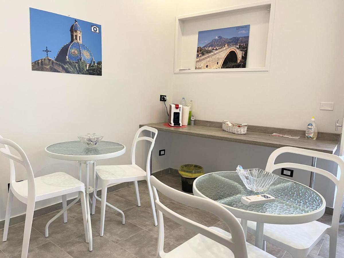 B&B Antichi Cortili Termini Imerese Ngoại thất bức ảnh